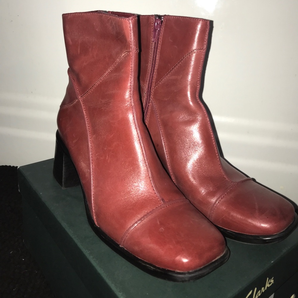 Clarks Mayflower boot, 7.5, red, new w/box